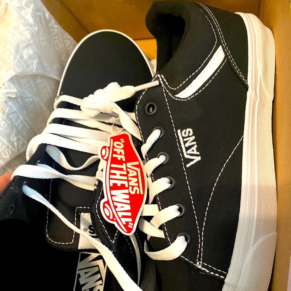 NWT Vans Seldan Men’s Size 9.5; never worn, not my hubby’s style.